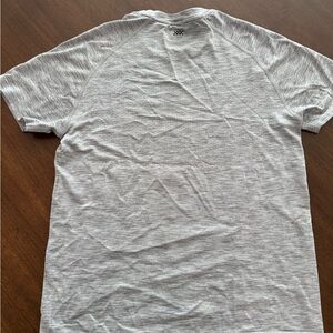 Rhone Men's Gray Gym Shirt